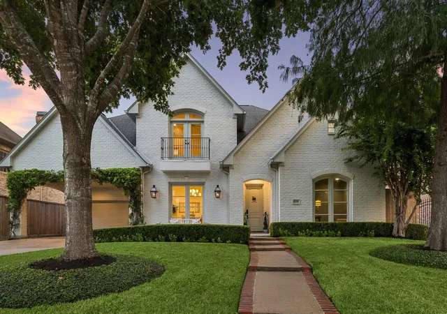 Photo 1 of Single family home for sale at 6230 Doliver Dr, Houston, TX 77057 | MLS# 22139149 | Listing updated on 2026-09-13