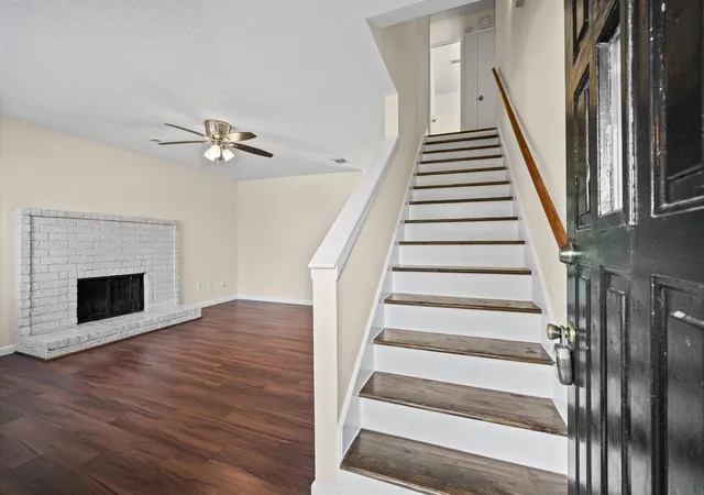 Listing Photo 4 - Condo for sale in building located at 10011 & 10013 Spring Pl Dr, Houston, TX 77070