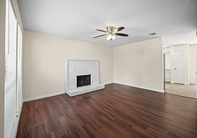Listing Photo 5 - Condo for sale in building located at 10011 & 10013 Spring Pl Dr, Houston, TX 77070