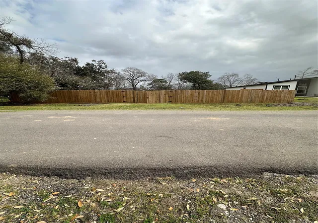 Photo 4 of Land for sale at 0 Danube St, Houston, TX 77051 | MLS# 21738146 | Listing updated on 2026-09-22