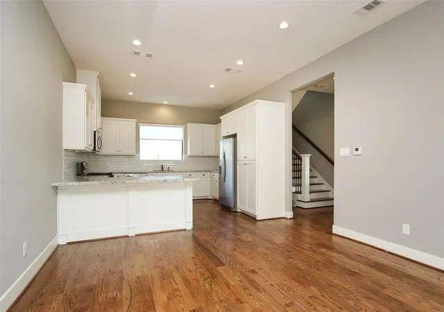 Photo 4 of Townhouse for sale at 2529 Calumet St, Houston, TX 77004 | MLS# 43360567 | Listing updated on 2026-09-04