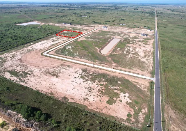 Photo 3 of Sale Pending at 1129 Lariat Ln, Sealy, TX 77474 | MLS# 24274607 | Listing updated on 2026-09-17