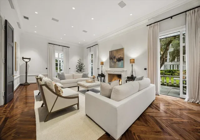Photo 4 of Sale Pending at 20 Sunset Blvd, Houston, TX 77005 | MLS# 43863218 | Listing updated on 2026-10-06