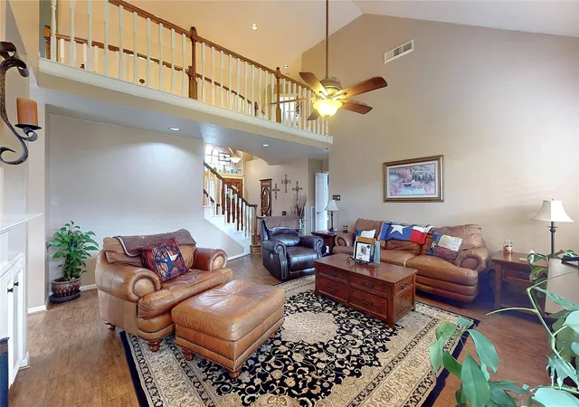 Photo 3 of Single family home for sale at 110 Cloudbridge Dr, League City, TX 77573 | MLS# 43767658 | Listing updated on 2026-09-09