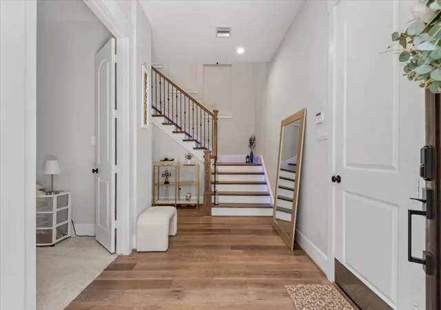 Photo 3 of Single family home for sale at 7 Thorpe Ln, Spring, TX 77389 | MLS# 84936754 | Listing updated on 2026-09-05
