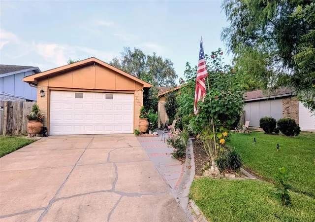 Photo 3 of Single family home for sale at 7307 La Granada Dr, Houston, TX 77083 | MLS# 23103485 | Listing updated on 2026-09-15