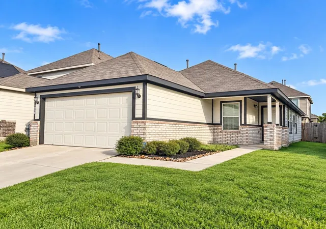 Photo 2 of Single family home for sale at 4930 Purple Wisteria Ln, Spring, TX 77373 | MLS# 95517660 | Listing updated on 2026-09-22
