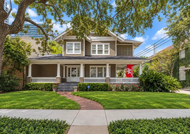Photo 1 of Single family home for sale at 912 Kipling St, Houston, TX 77006 | MLS# 74705275 | Listing updated on 2026-10-07