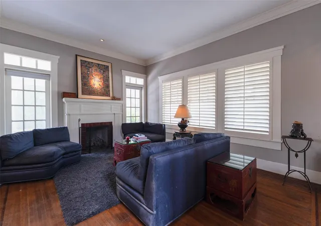 Photo 3 of Single family home for sale at 912 Kipling St, Houston, TX 77006 | MLS# 74705275 | Listing updated on 2026-10-07
