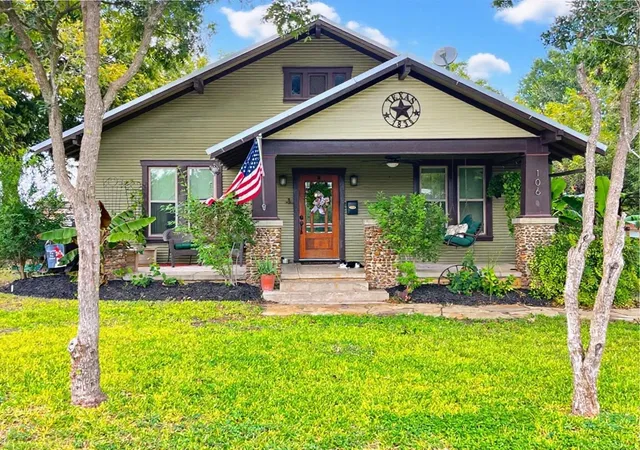 Photo 1 of Single family home for sale at 106 W Bobkat, Moulton, TX 77975 | MLS# 8310273 | Listing updated on 2026-09-04