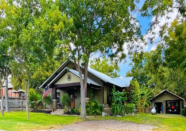 Photo 2 of Single family home for sale at 106 W Bobkat, Moulton, TX 77975 | MLS# 8310273 | Listing updated on 2026-09-04