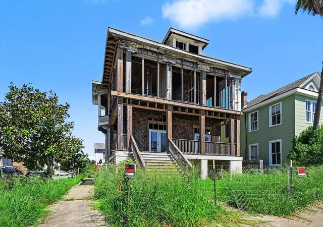 Photo 3 of Multi family home for sale at 1128 Broadway St, Galveston, TX 77550 | MLS# 45511109 | Listing updated on 2026-09-22