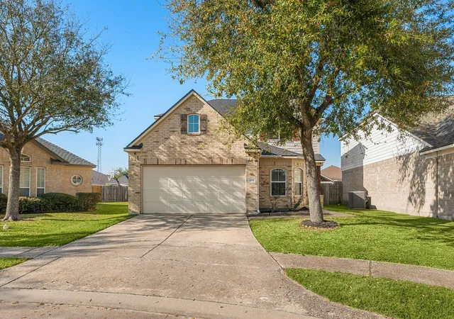 Photo 2 of Single family home for sale at 5911 Rosemary Cir, Baytown, TX 77521 | MLS# 36671671 | Listing updated on 2026-09-02
