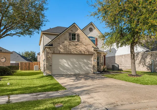 Photo 3 of Single family home for sale at 5911 Rosemary Cir, Baytown, TX 77521 | MLS# 36671671 | Listing updated on 2026-09-02