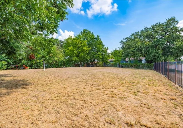 Photo 2 of Land for sale at 4503 Collingsworth St, Houston, TX 77026 | MLS# 33748882 | Listing updated on 2026-10-06