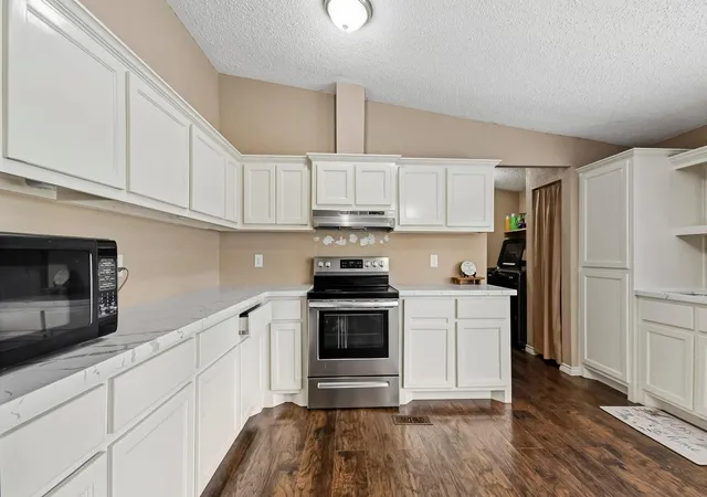 Photo 4 of Single family home for sale at 7126 Mourning Dr, Baytown, TX 77521 | MLS# 14641690 | Listing updated on 2026-09-24