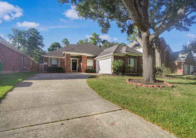 Photo 3 of Single family home for sale at 1602 Summer Rain Dr, Kingwood, TX 77339 | MLS# 98685245 | Listing updated on 2026-09-18