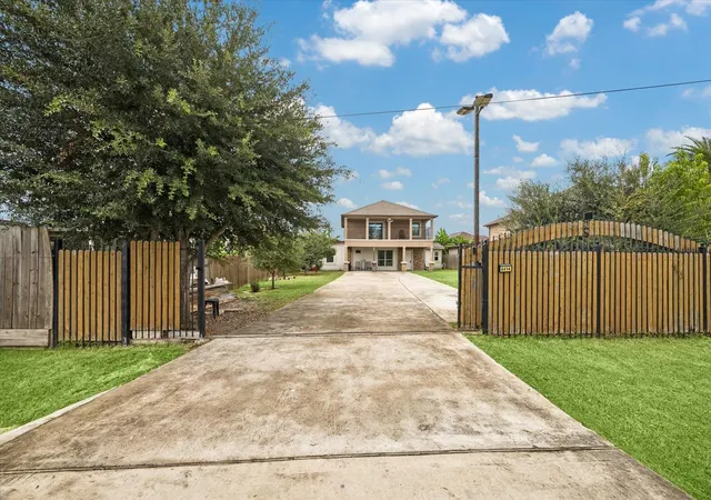 Photo 1 of Single family home for sale at 4414 Ivy Ln, Fresno, TX 77545 | MLS# 51982353 | Listing updated on 2026-09-14