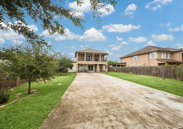 Photo 2 of Single family home for sale at 4414 Ivy Ln, Fresno, TX 77545 | MLS# 51982353 | Listing updated on 2026-09-14