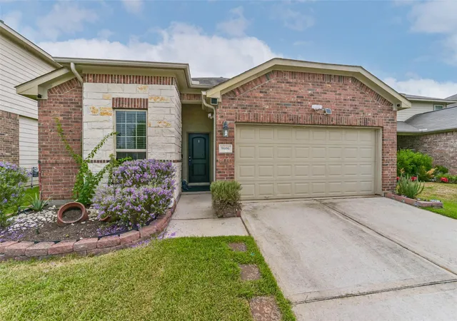 Photo 2 of Sale Pending at 9606 Cimarroncito Ln, Humble, TX 77396 | MLS# 13533070 | Listing updated on 2026-09-18