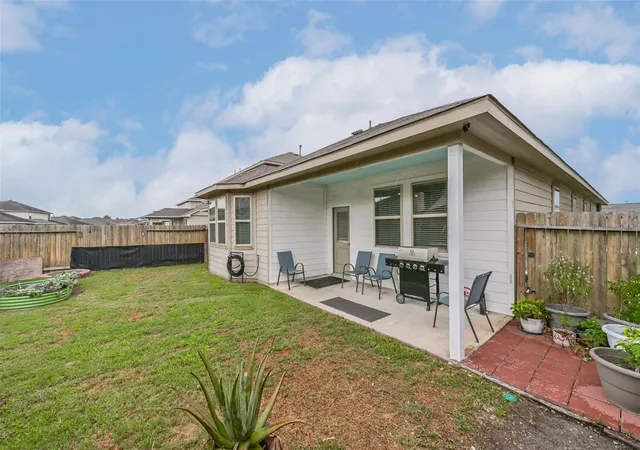 Photo 3 of Sale Pending at 9606 Cimarroncito Ln, Humble, TX 77396 | MLS# 13533070 | Listing updated on 2026-09-18