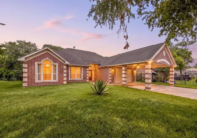 Photo 1 of Single family home for sale at 600 River Bnd Dr, Baytown, TX 77521 | MLS# 51451115 | Listing updated on 2026-10-08