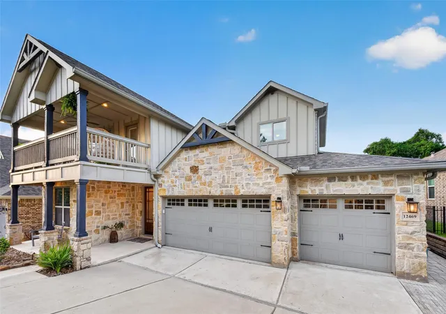 Photo 2 of Single family home for sale at 12469 Pebble View Dr, Conroe, TX 77304 | MLS# 40151561 | Listing updated on 2026-09-18
