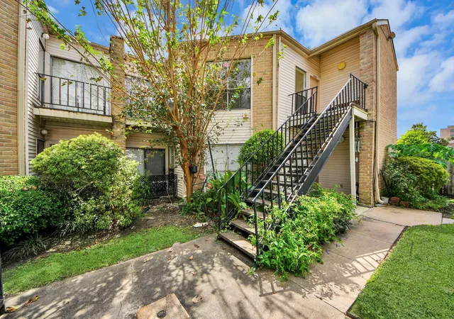 Photo 3 of Condo for sale at 3708 Woodchase Dr #68, Houston, TX 77042 | MLS# 31674230 | Listing updated on 2026-09-19