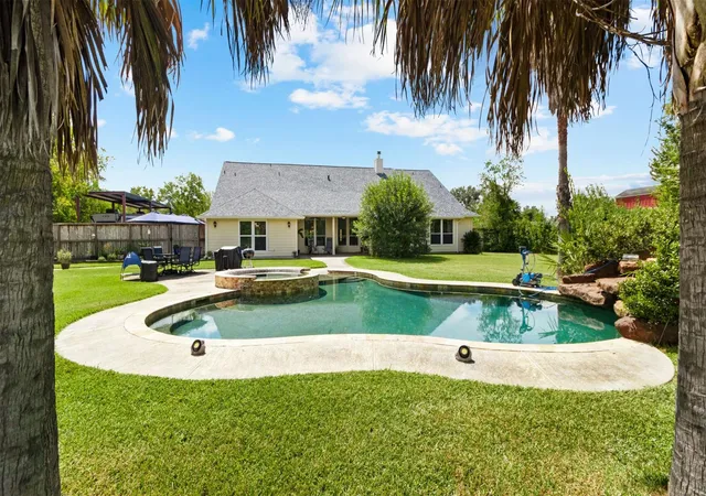 Photo 1 of Single family home for sale at 111 County Rd 932, Alvin, TX 77511 | MLS# 44885229 | Listing updated on 2026-09-16