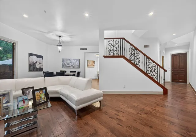 Photo 1 of Townhouse for sale at 6000 Sugar Hl Dr #17, Houston, TX 77057 | MLS# 80716518 | Listing updated on 2026-09-16