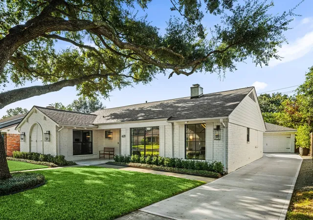 Photo 2 of Sale Pending at 6211 Cheena Dr, Houston, TX 77096 | MLS# 93117219 | Listing updated on 2026-10-02