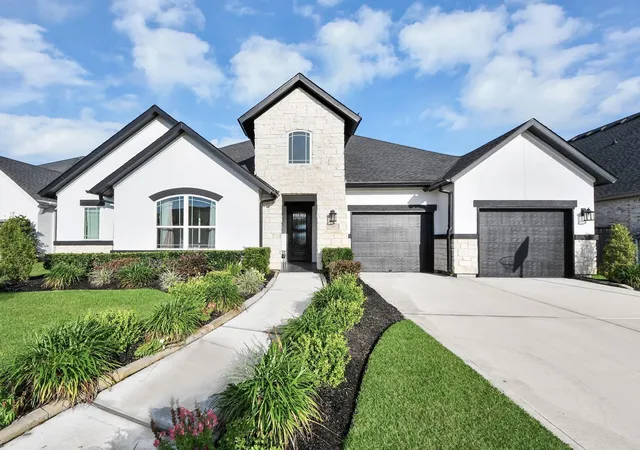 Photo 1 of Sale Pending at 1631 Delta Oaks Dr, Missouri City, TX 77459 | MLS# 51216616 | Listing updated on 2026-09-15