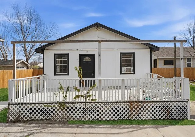 Photo 4 of Multi family home for sale at 3531 Cedar Hl Ln, Houston, TX 77093 | MLS# 72825881 | Listing updated on 2026-09-11