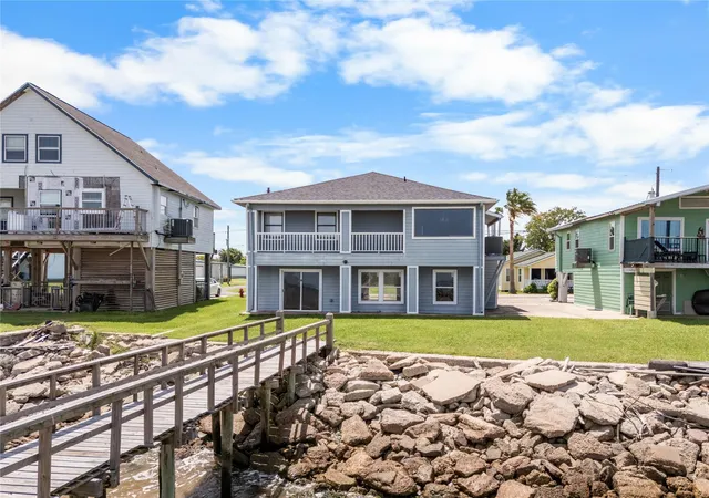 Photo 2 of Single family home for sale at 645 3rd Street, Dickinson, TX 77539 | MLS# 8604080 | Listing updated on 2026-09-13