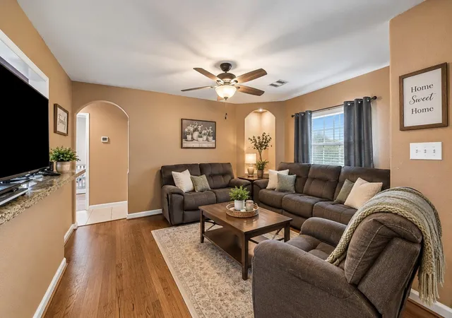 Photo 4 of Single family home for sale at 15537 Woodforest Blvd, Channelview, TX 77530 | MLS# 77158025 | Listing updated on 2026-09-28