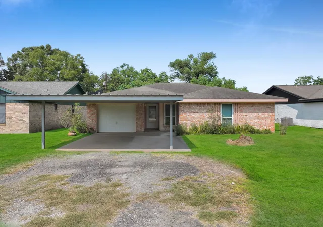 Photo 3 of Sale Pending at 1438 W Palm Dr, Winnie, TX 77665 | MLS# 90668011 | Listing updated on 2026-09-27