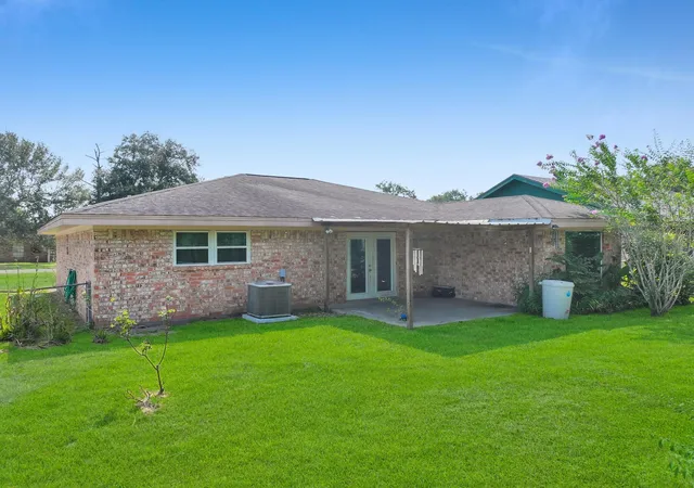 Photo 4 of Sale Pending at 1438 W Palm Dr, Winnie, TX 77665 | MLS# 90668011 | Listing updated on 2026-09-27