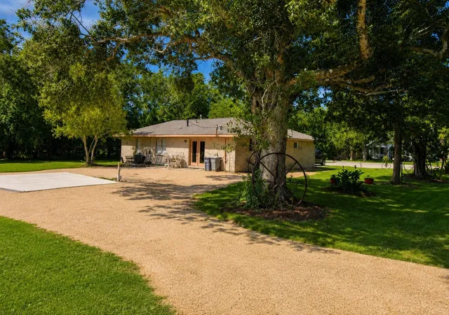 Photo 32 of Single family home for sale at 3811 Cedar St, Damon, TX 77430 | MLS# 35806869 | Listing updated on 2026-09-13