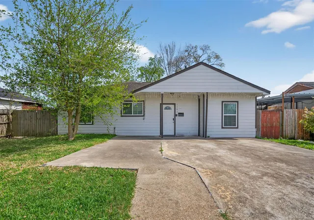 Photo 1 of Single family home for sale at 1107 Christine St, Houston, TX 77017 | MLS# 88342458 | Listing updated on 2026-09-11