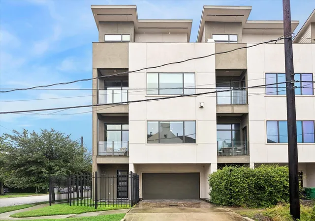 Single family home for sale at 1403 Hickory St, Houston, TX 77007 | MLS# 91123132