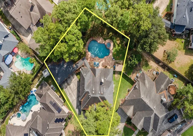 Photo 2 of Sale Pending at 4926 Berry Knoll Ct, Kingwood, TX 77345 | MLS# 13816931 | Listing updated on 2026-10-03