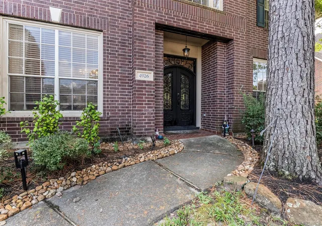 Photo 3 of Sale Pending at 4926 Berry Knoll Ct, Kingwood, TX 77345 | MLS# 13816931 | Listing updated on 2026-10-03