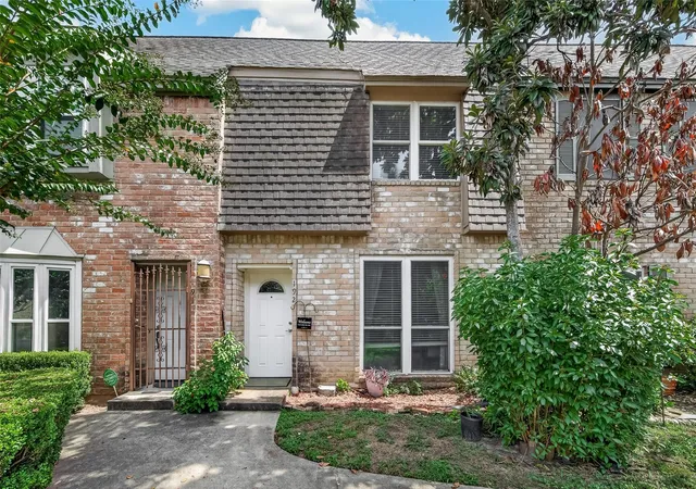 Photo 1 of Townhouse for sale at 840 Threadneedle St #192, Houston, TX 77079 | MLS# 72774473 | Listing updated on 2026-09-12