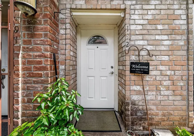 Photo 2 of Townhouse for sale at 840 Threadneedle St #192, Houston, TX 77079 | MLS# 72774473 | Listing updated on 2026-09-12