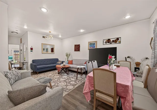 Photo 3 of Townhouse for sale at 840 Threadneedle St #192, Houston, TX 77079 | MLS# 72774473 | Listing updated on 2026-09-12