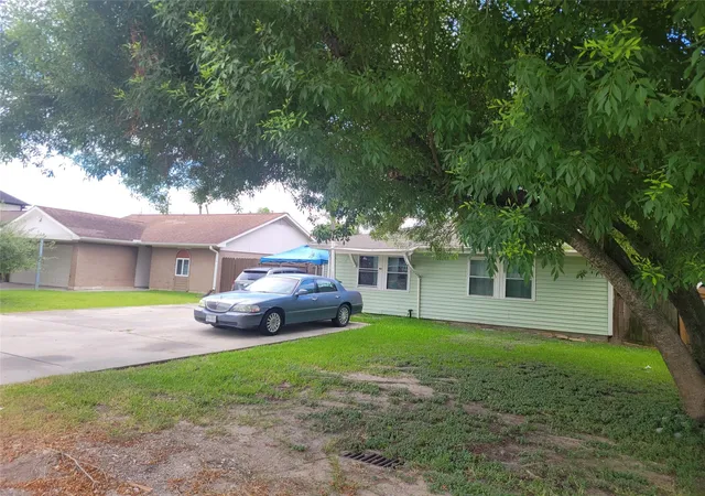 Photo 2 of Single family home for sale at 1009 Wisconsin St, South Houston, TX 77587 | MLS# 9991290 | Listing updated on 2026-09-09