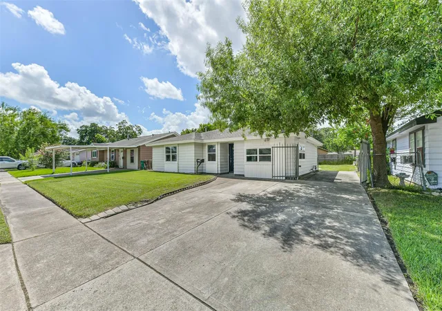 Photo 2 of Sale Pending at 3519 Truxton Dr, Pasadena, TX 77503 | MLS# 78694915 | Listing updated on 2026-09-17