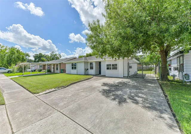 Photo 3 of Sale Pending at 3519 Truxton Dr, Pasadena, TX 77503 | MLS# 78694915 | Listing updated on 2026-09-17