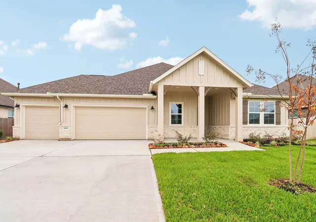 Photo 2 of Single family home for sale at 11402 Old Fashion Cir, Mont Belvieu, TX 77535 | MLS# 97664222 | Listing updated on 2026-10-09