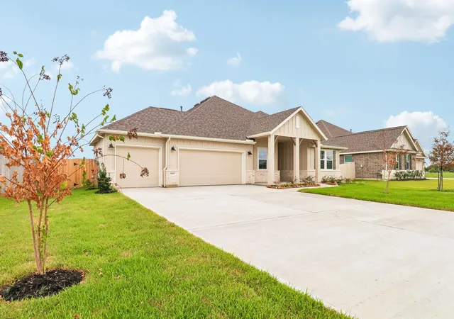 Photo 3 of Single family home for sale at 11402 Old Fashion Cir, Mont Belvieu, TX 77535 | MLS# 97664222 | Listing updated on 2026-10-09